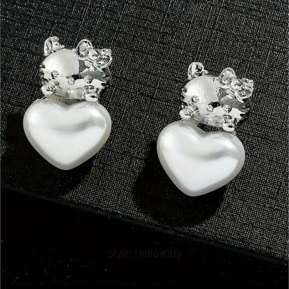 Sanrio Hello Kitty faux pearl heart shaped post earrings - Picture 1 of 3